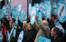 Le droit anti-migrants au Royaume-Uni est en plein essor. Les élections locales mettront leur pouvoir à l’épreuve.