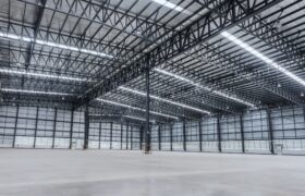 Le DHS cherche à convertir des entrepôts géants à travers les États-Unis en prisons pour immigrants