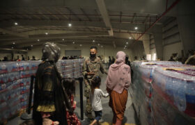 Les Afghans bloqués au Qatar expriment leur trahison face aux pressions de Trump pour les envoyer en RDC