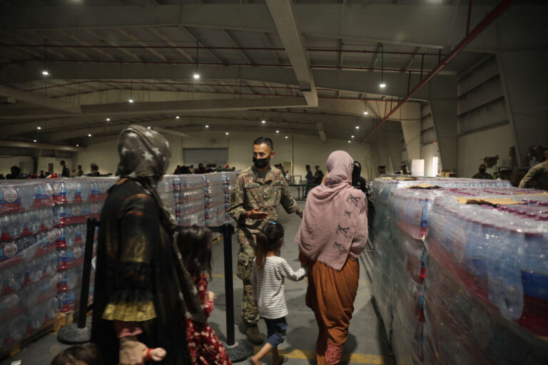 Les Afghans bloqués au Qatar expriment leur trahison face aux pressions de Trump pour les envoyer en RDC