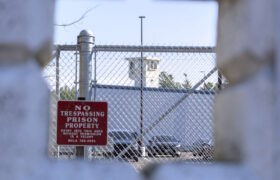 Des centaines de migrants incarcérés entament une grève de la faim dans une prison isolée du Michigan