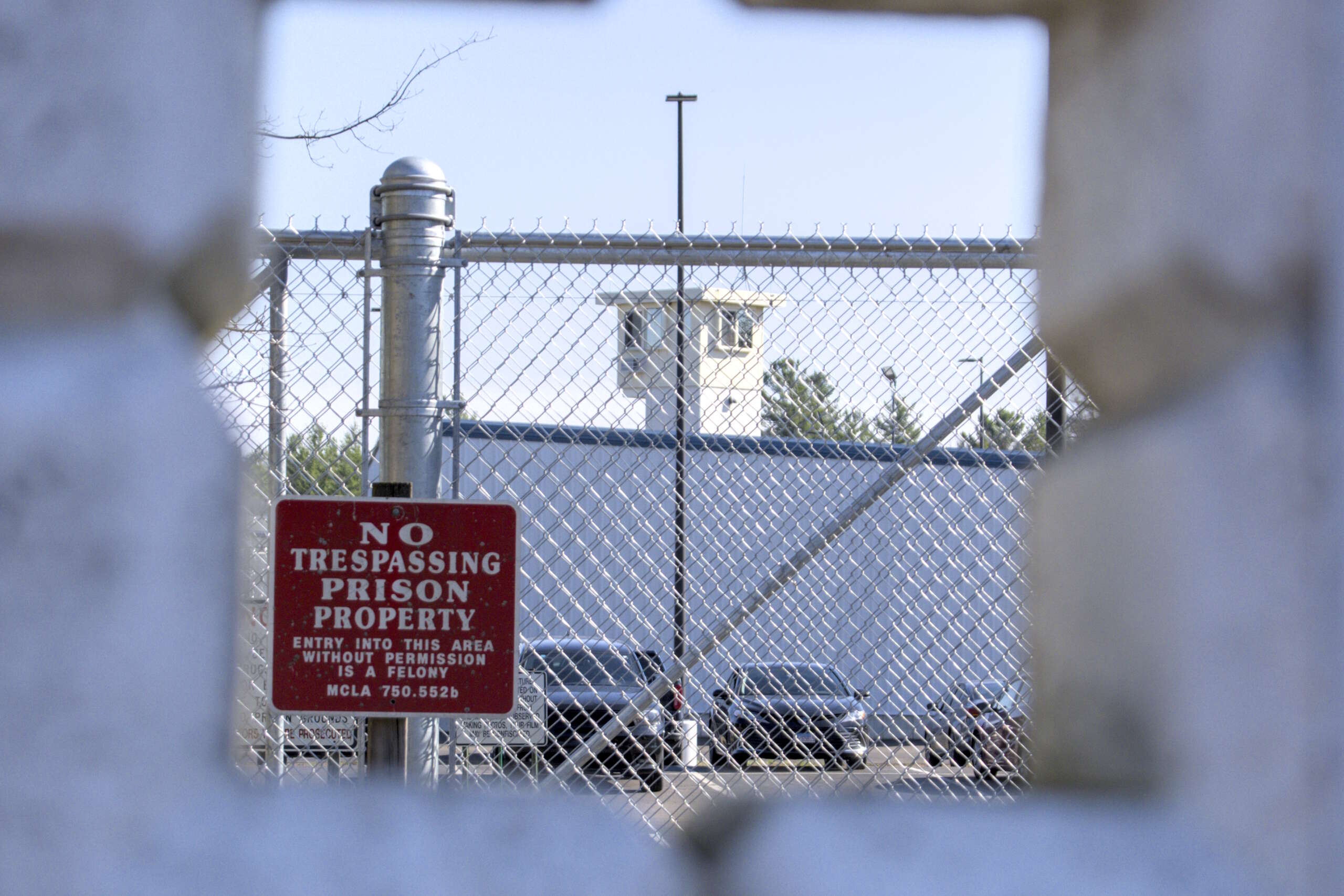 Des centaines de migrants incarcérés entament une grève de la faim dans une prison isolée du Michigan