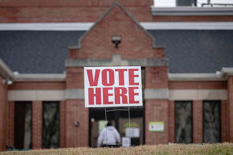 Alors que la loi Trump SAVE America stagne au Congrès, les États rouges adoptent leurs propres versions