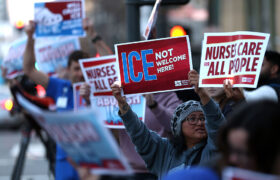 Les infirmières forgent des alliances pour protéger les patients de la répression de l&rsquo;immigration par Trump