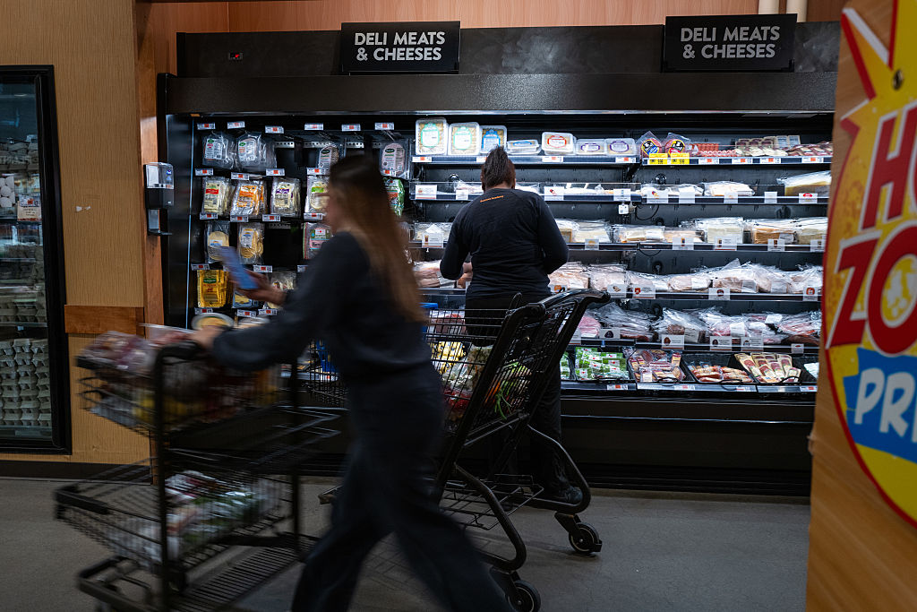 Les remboursements tarifaires affluent vers les entreprises alors que les consommateurs continuent de payer la facture