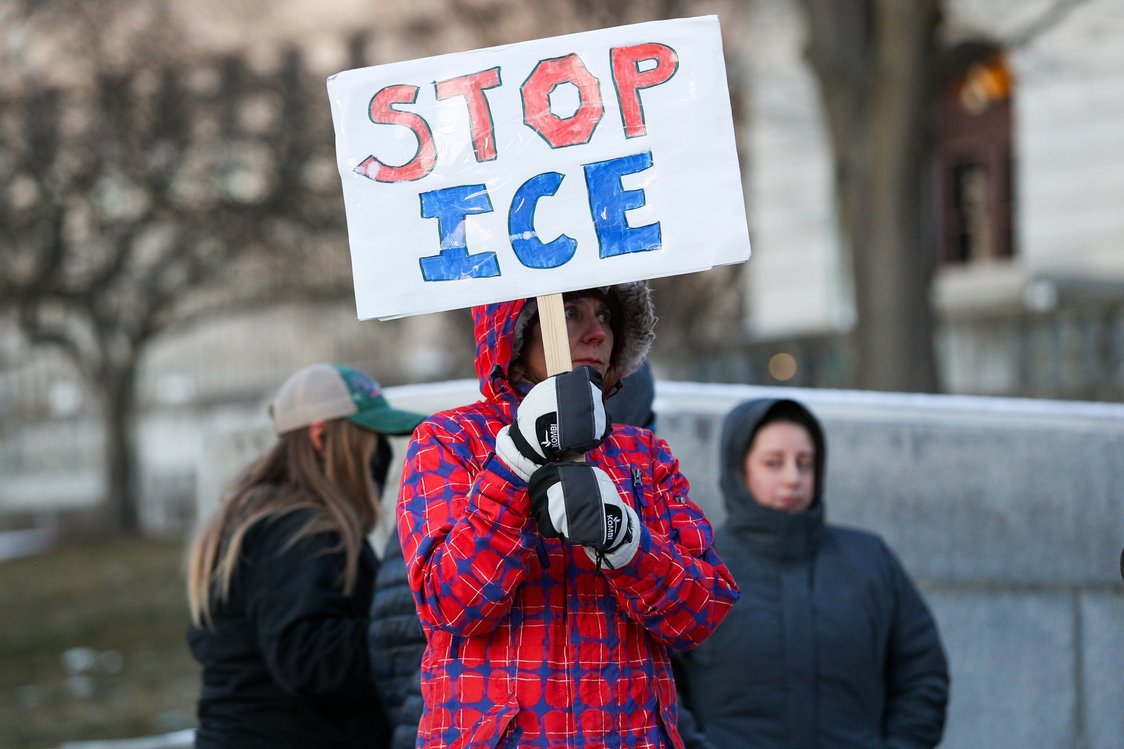 La majorité des Américains souhaitent que l’ICE soit financée alors que la confiance dans l’agence s’effondre