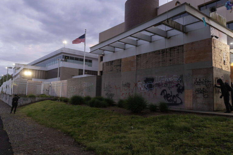 Des immigrants seraient détenus dans les prisons de l'ICE alors qu'ils ont accepté de quitter les États-Unis
