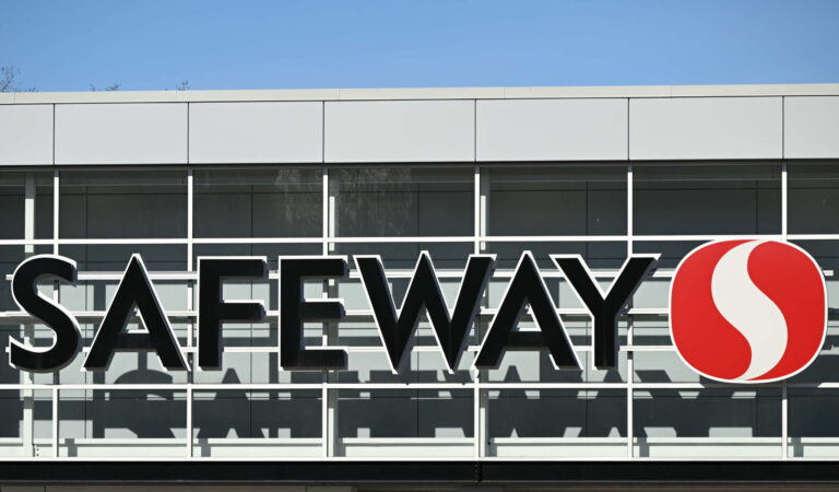 Les employeurs de l'Oregon avec la plupart des bénéficiaires de SNAP incluent Safeway, Walmart et Amazon