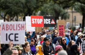 La Cour d&rsquo;appel rétablit la loi sur l&rsquo;immigration du Texas autorisant les arrestations pour suspicion