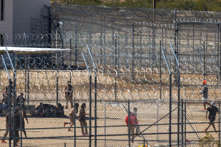 Trump nomme un ancien directeur de prison privée au poste de directeur de l'ICE