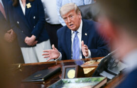 Une nouvelle règle d’immigration pourrait forcer les demandeurs de carte verte à quitter les États-Unis