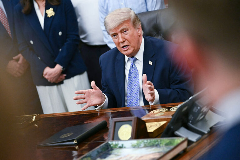 Une nouvelle règle d’immigration pourrait forcer les demandeurs de carte verte à quitter les États-Unis