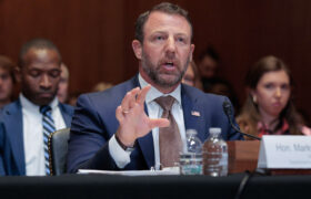 Mullin dit que le DHS obéirait aux tribunaux s&rsquo;ils n&rsquo;étaient pas « politisés »