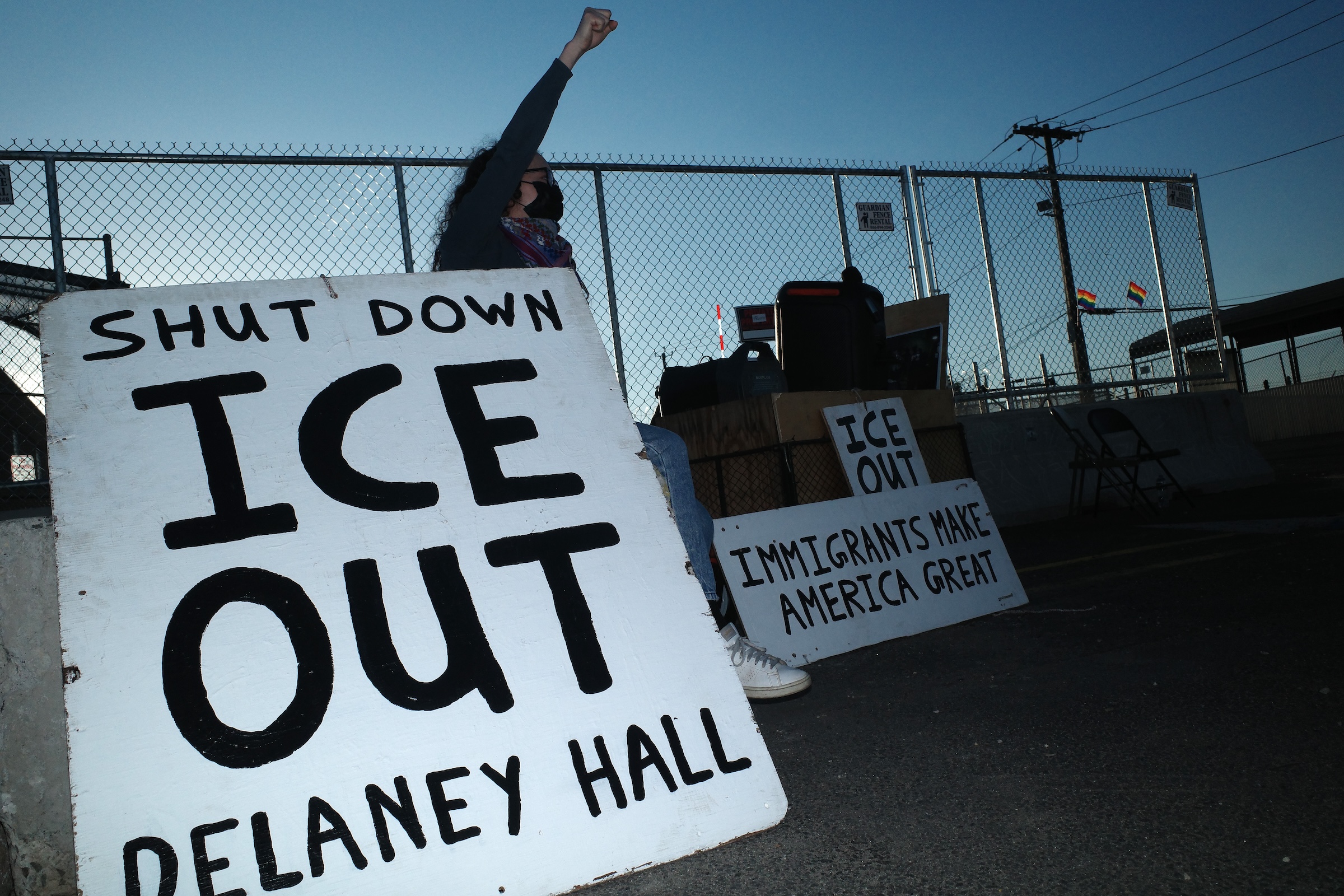 Des dizaines de femmes se joignent à la grève de la faim et du travail à la prison ICE de Delaney Hall