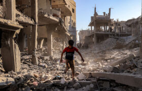 Les nouveaux cafés à Gaza ne peuvent pas cacher les villes de tentes et les montagnes de décombres