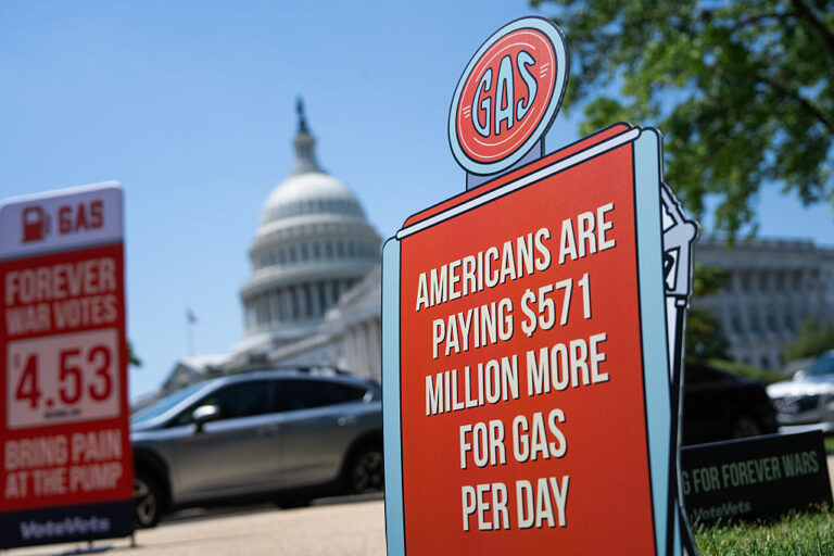 La loyauté de Trump envers les sociétés de combustibles fossiles fait grimper l'inflation