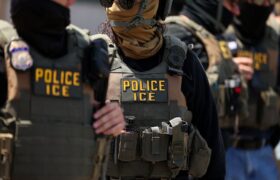 Un agent de l&rsquo;ICE arrêté au Texas et accusé d&rsquo;avoir menti sur la fusillade de Minneapolis