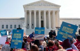 La décision sur le droit de naissance n’arrêtera pas la guerre de Trump contre les immigrants – seule l’organisation le fera