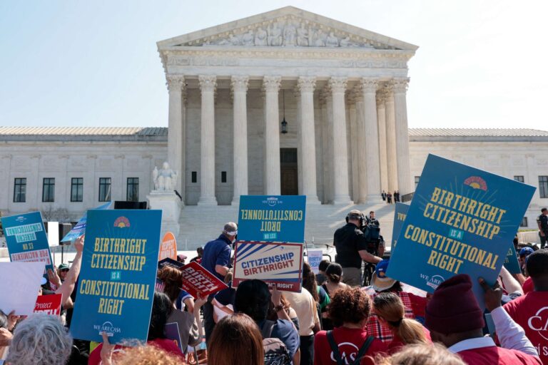 La décision sur le droit de naissance n’arrêtera pas la guerre de Trump contre les immigrants – seule l’organisation le fera