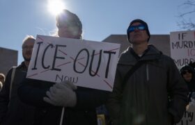 Les tentatives visant à accuser des personnes d’avoir agressé des agents d’immigration s’effondrent