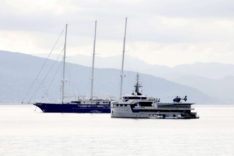 Les oligarques de l'IA apprécient les superyachts alors que leurs centres de données dégradent les communautés