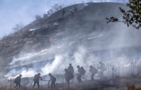 Les experts en feux de forêt craignent que les directives de l’administration Trump ne mettent les pompiers en danger