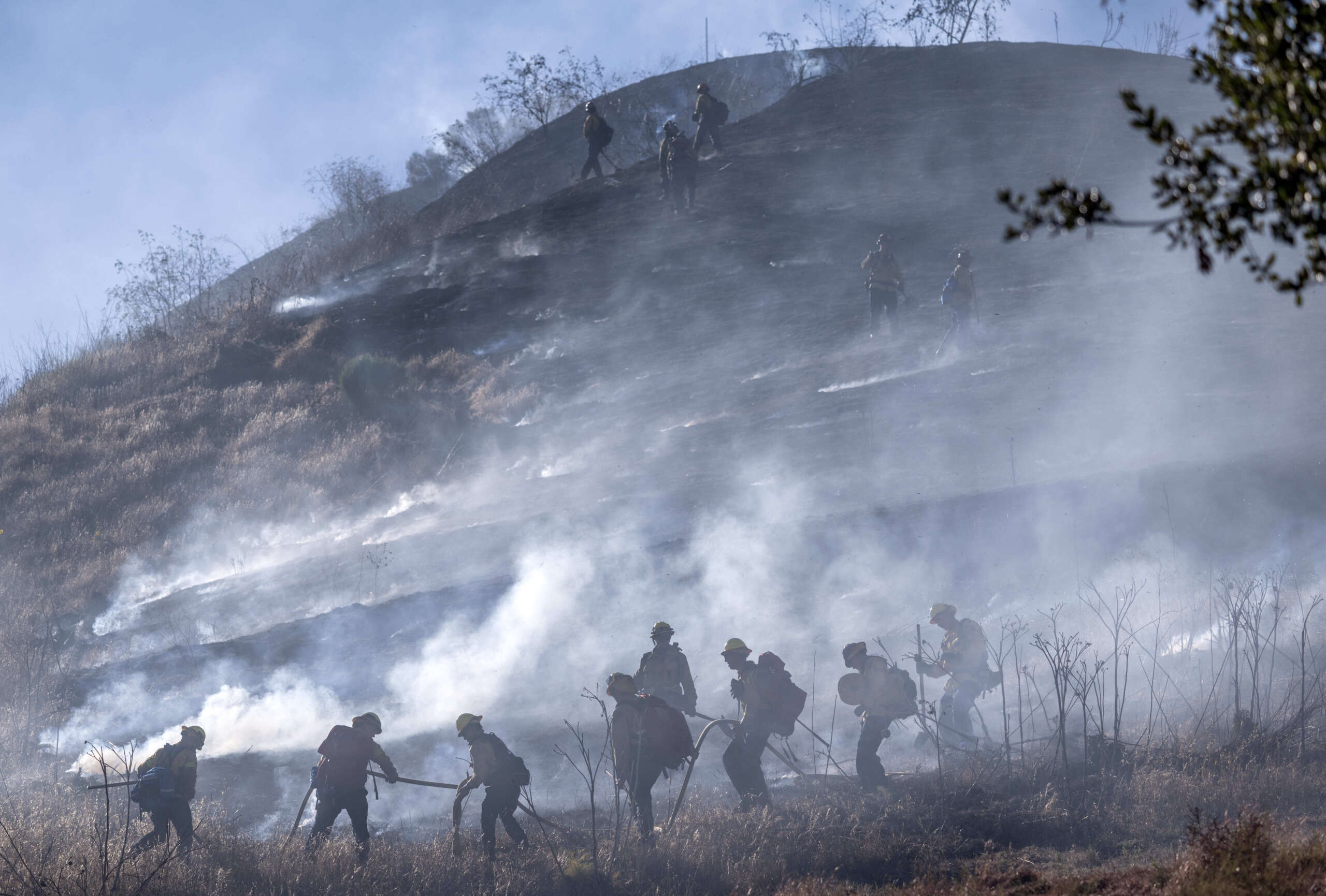 Les experts en feux de forêt craignent que les directives de l’administration Trump ne mettent les pompiers en danger