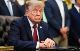 La cote de popularité de Trump atteint son plus bas niveau historique dans 2 nouveaux sondages