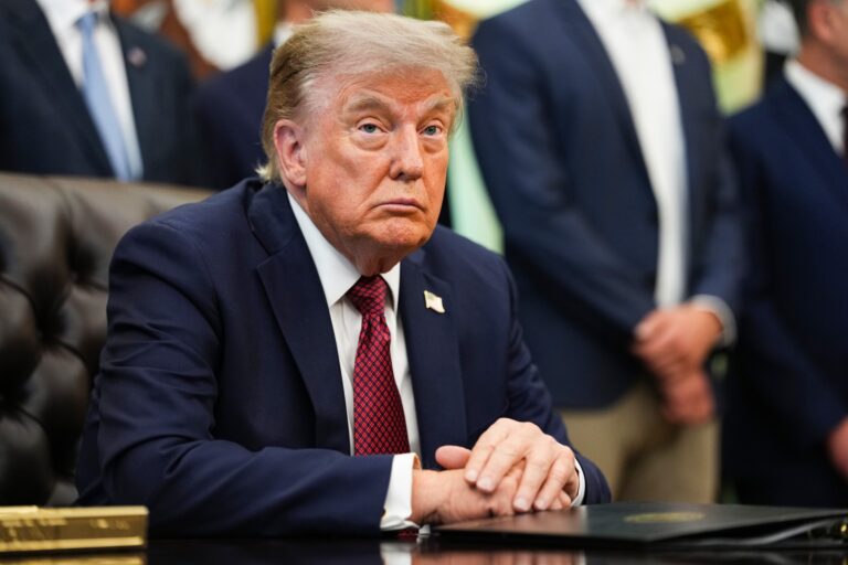 La cote de popularité de Trump atteint son plus bas niveau historique dans 2 nouveaux sondages