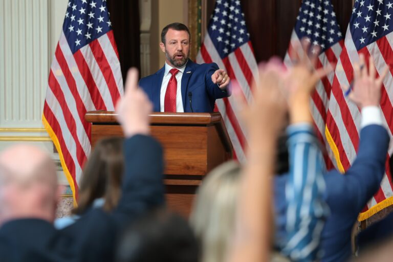 L’administration Trump réduit la durée des visas pour les étudiants et les journalistes