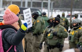 Pour les mères célibataires immigrantes, le bilan financier des raids de l’ICE est loin d’être terminé