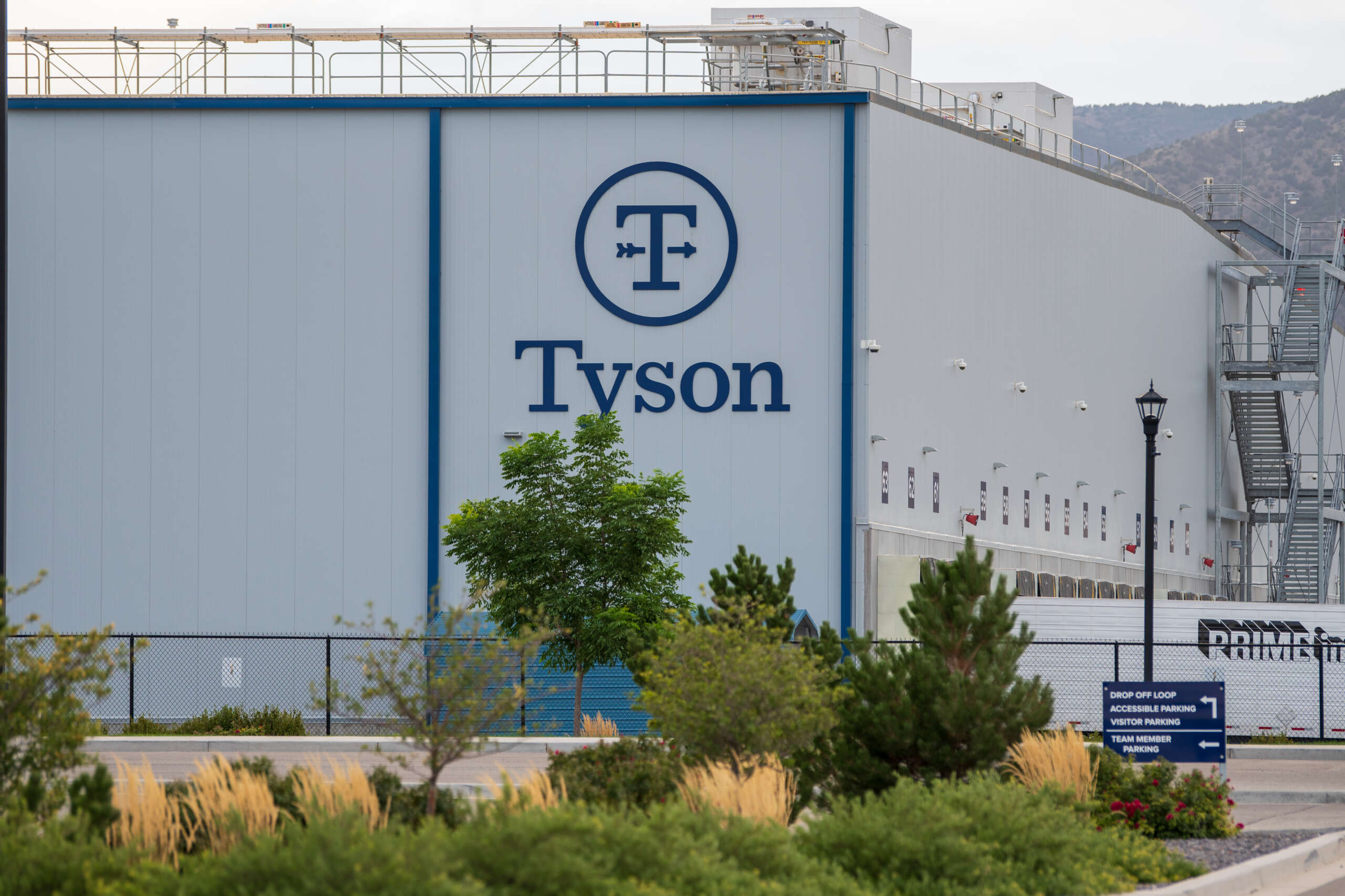 Tyson ferme une usine de conditionnement de viande dans l'Illinois et licencie 2 500 travailleurs sans préavis