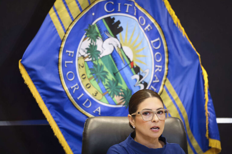 Florida City, qui a volontairement signé un accord avec ICE, se retrouve en crise