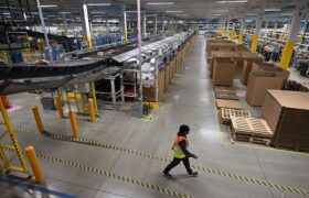 Amazon déploie l&rsquo;IA pour espionner ses travailleurs et démanteler les syndicats avant leur formation