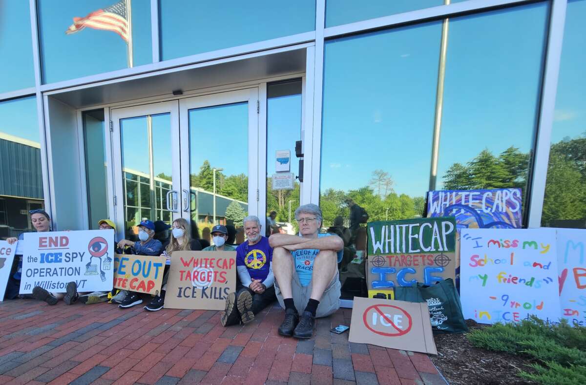 Les manifestants ont organisé un sit-in le 24 juillet 2026 à l'extérieur du parc de bureaux de White Cap où l'ICE maintient un centre de surveillance.