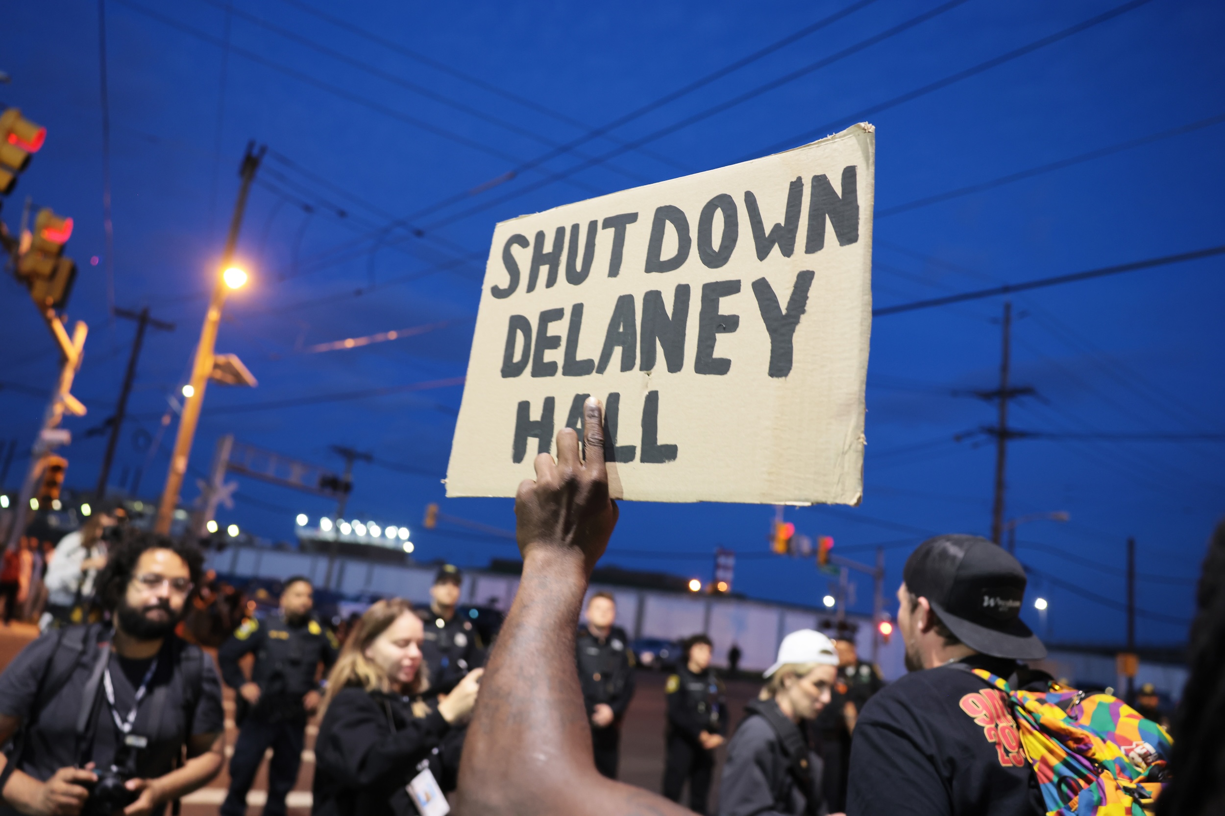 Martin Soto, organisateur de la grève de la faim à Delaney Hall, libéré après 8 mois