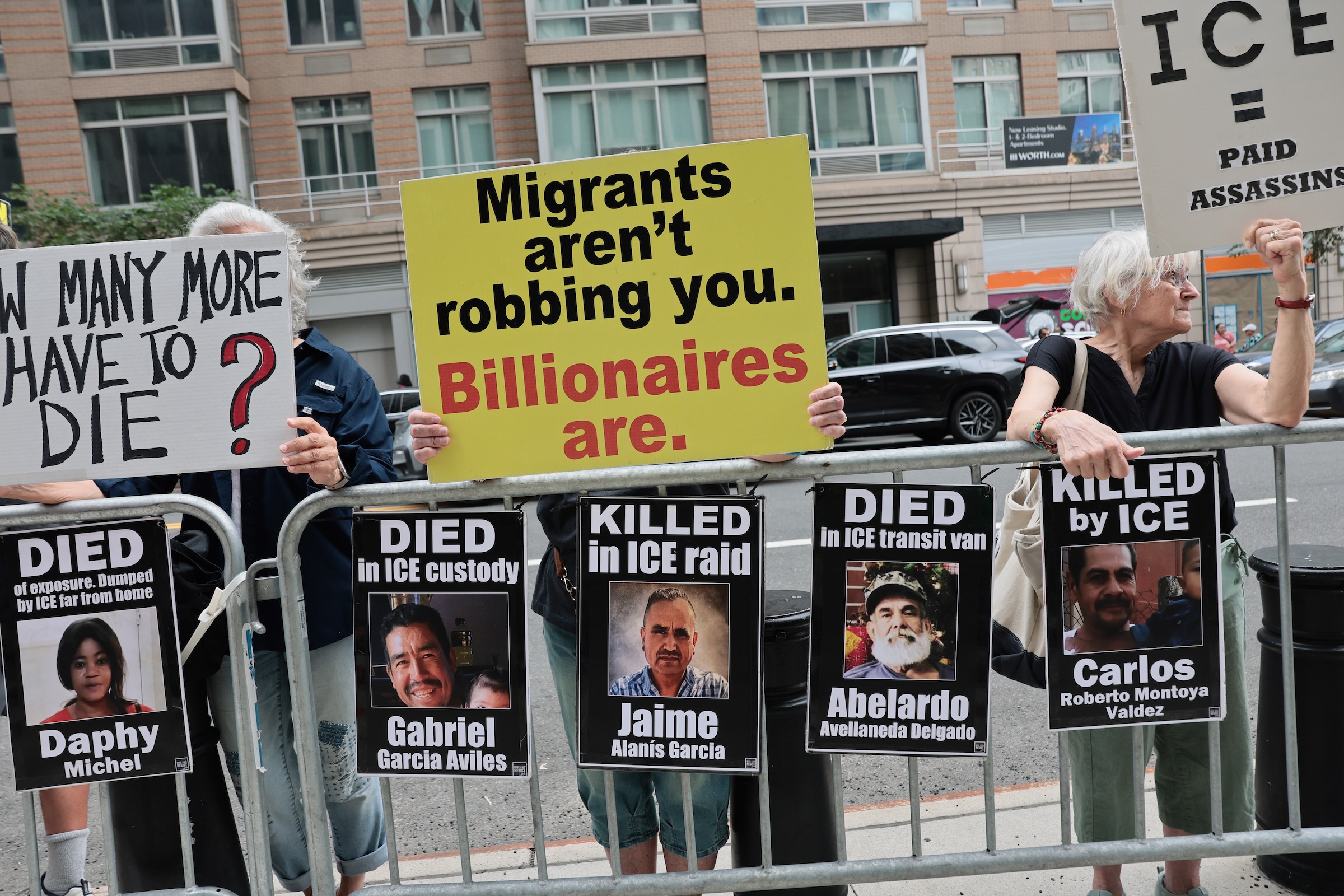 La campagne d'expulsion massive de Trump pourrait réduire la sécurité sociale des retraités de 2 000 dollars par an