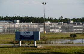 La mort d&rsquo;un immigrant dans les installations abusives de l&rsquo;ICE en Géorgie relance l&rsquo;appel à sa fermeture