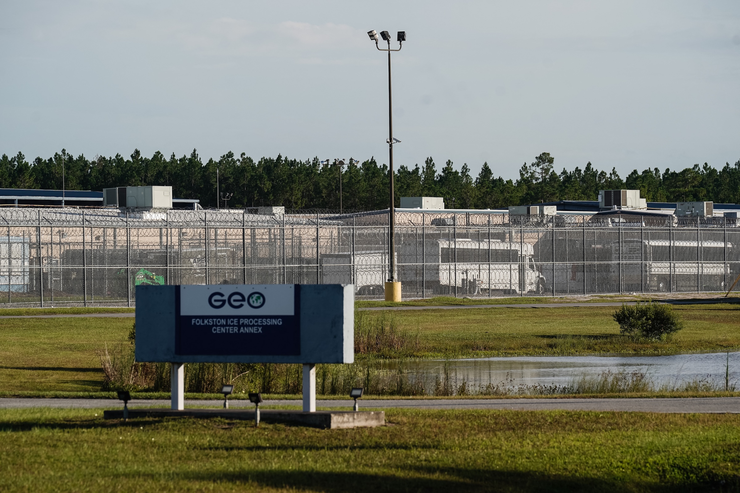 La mort d'un immigrant dans les installations abusives de l'ICE en Géorgie relance l'appel à sa fermeture