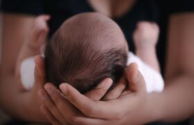 Les infirmières viennent de contribuer à l&rsquo;adoption de la première politique de congé parental payé de 12 semaines à l&rsquo;échelle du comté aux États-Unis