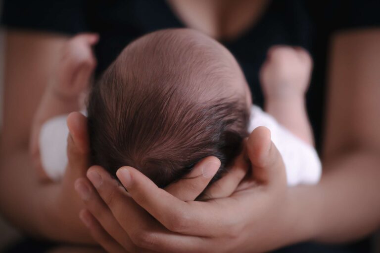 Les infirmières viennent de contribuer à l'adoption de la première politique de congé parental payé de 12 semaines à l'échelle du comté aux États-Unis